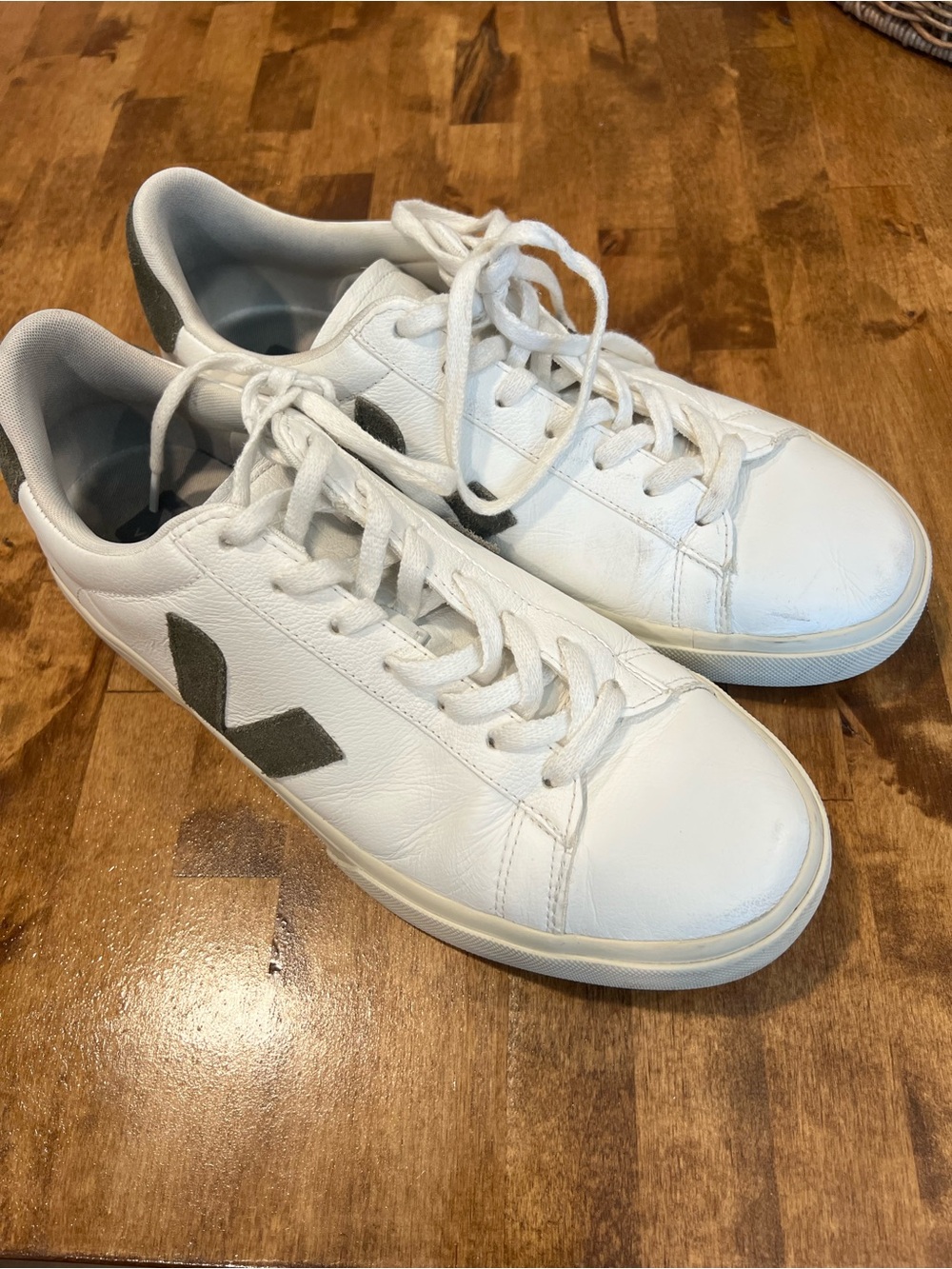 Veja White Leather Men's Sneakers with Army Green  'V' Logo